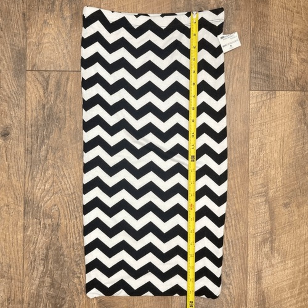 Soprano Nordstrom Black White Chevron Pencil Skirt XS New Zig Zag Midi Geometric - Picture 6 of 7